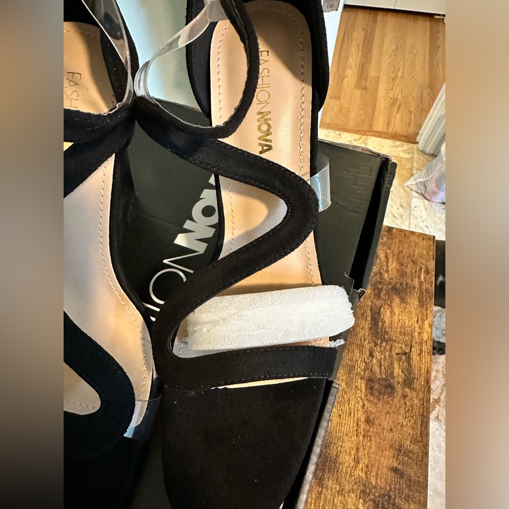 NIB Fashion Nova Fannie Wedges, Size 8.5 - Picture 5 of 5